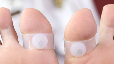 rINGS ARE WORN ON EACH BIG TOE